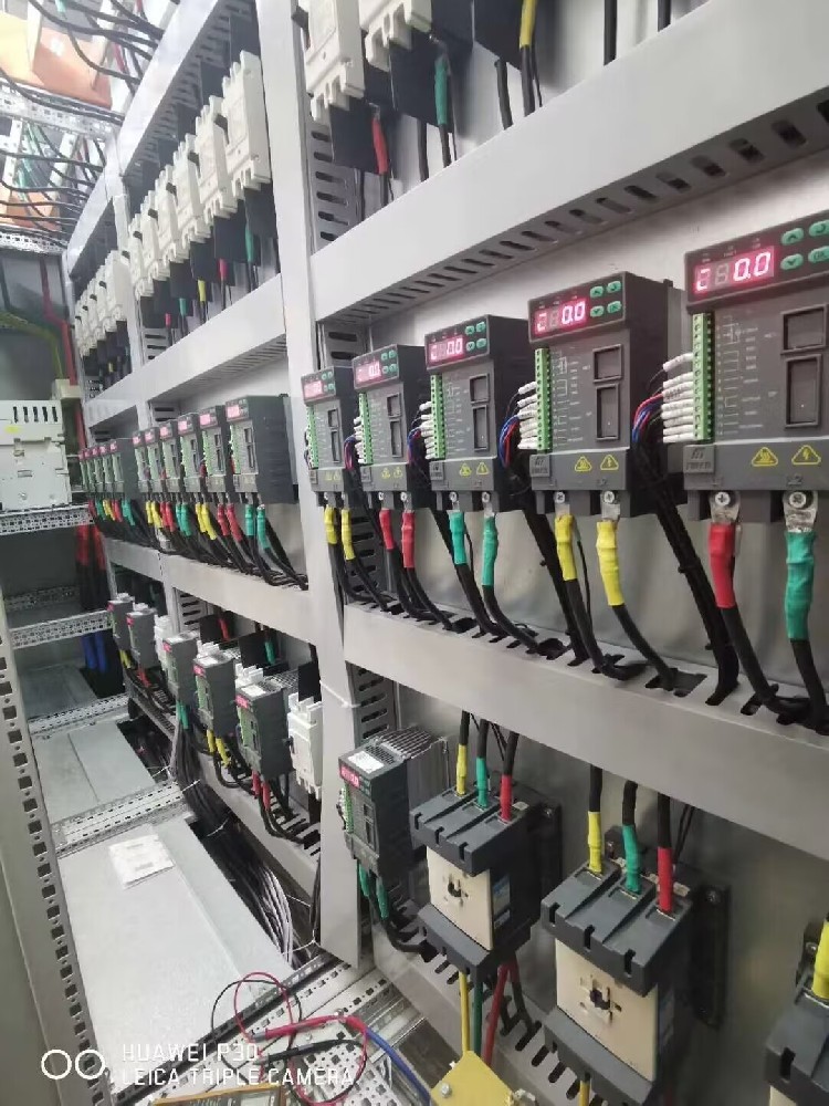 电力调整器负载无输出是为什么？