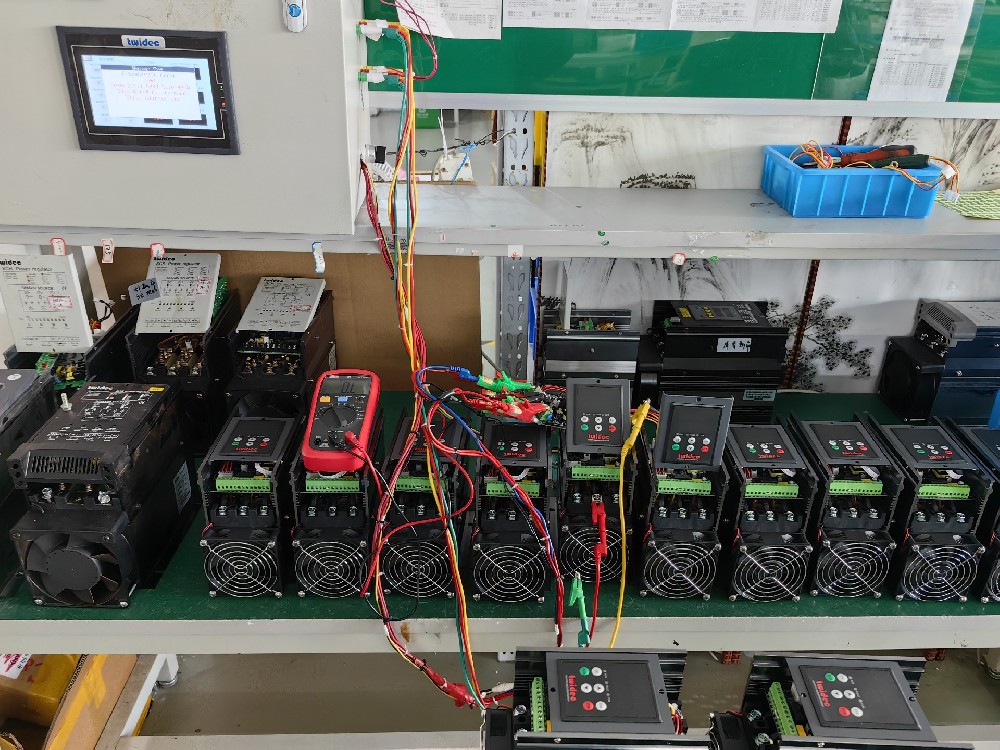 当电力调整器需要频繁切换工作模式时，响应时间过长影响生产效率，怎样优化设置来加快切换速度？